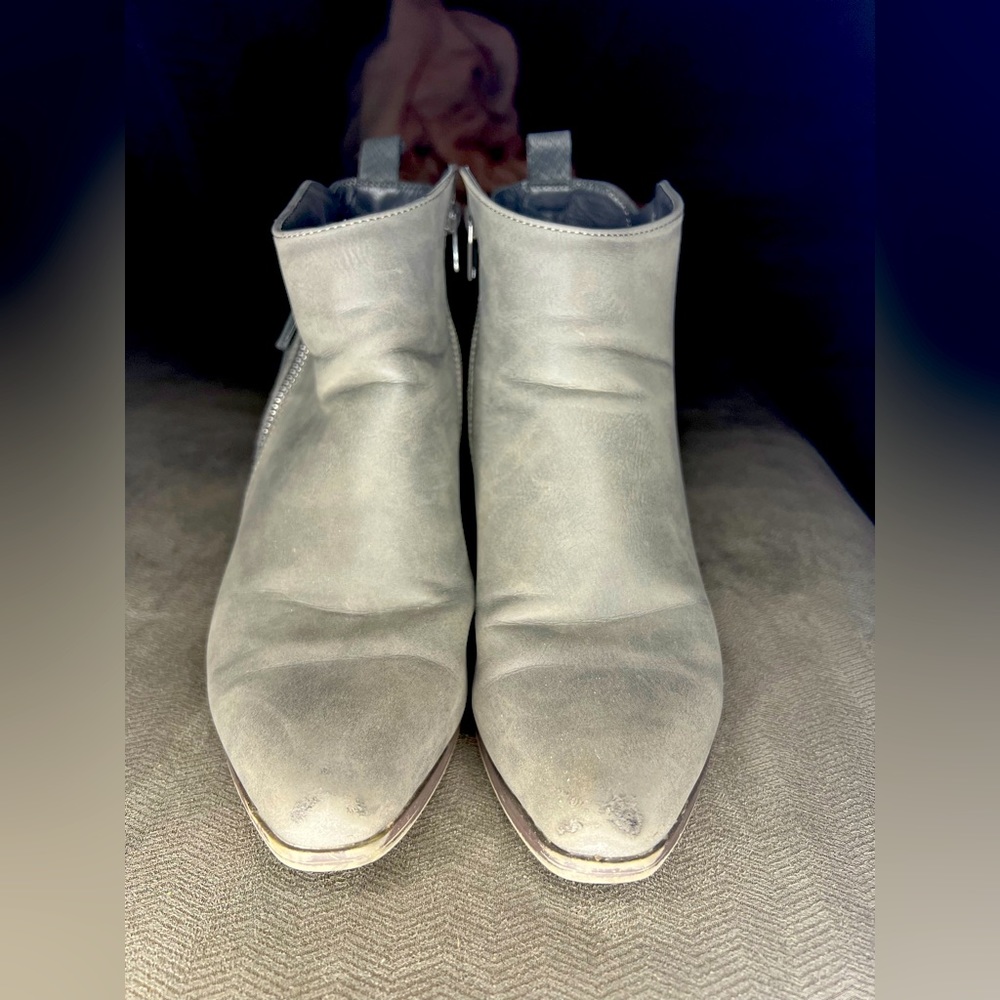 Size 6 JustFab Gray Booties